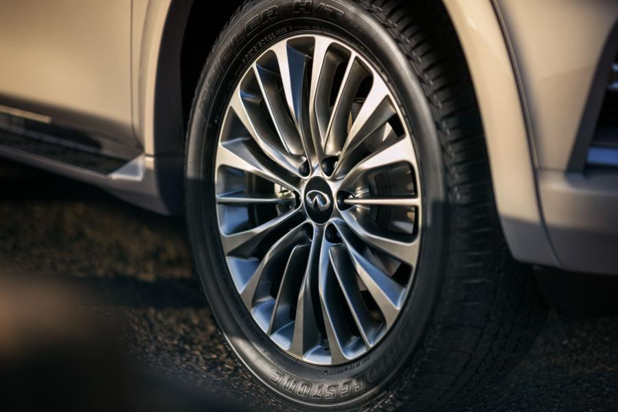 Колеса Infiniti QX80 5.6 2018 года  (фото 16 из 117)